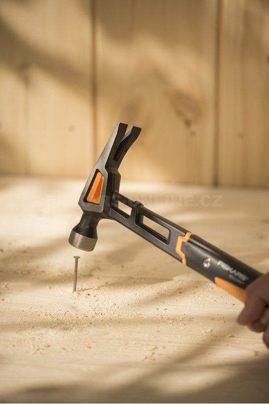 Kladivo Fiskars tesařské L