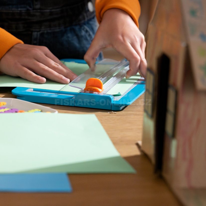 Řezačka papíru Fiskars pro děti