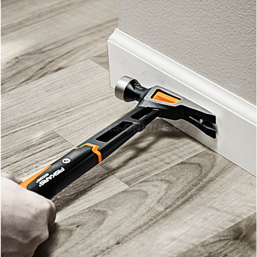 Kladivo Fiskars tesařské M