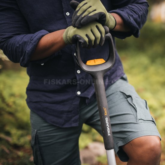 Teleskopický rovný rýč Fiskars Xact