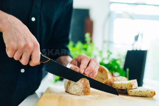 Nôž na chlieb Fiskars Edge