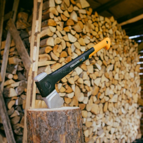 Štípací sekera Fiskars (M) X24