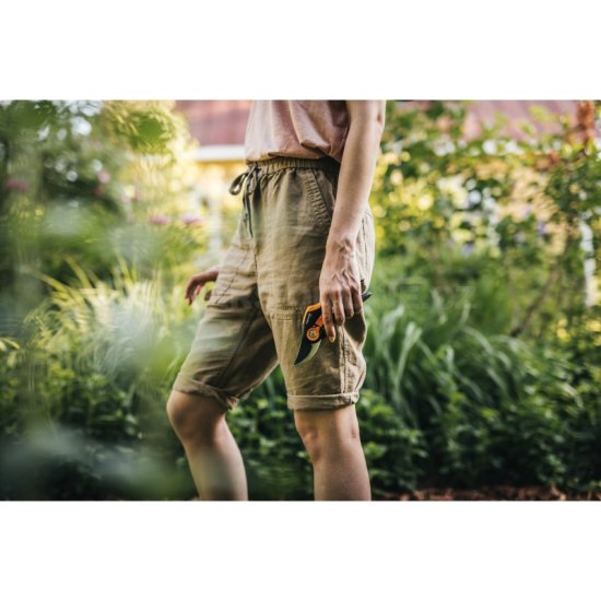 Dvoučepelové zahradní nůžky Fiskars Solid P321