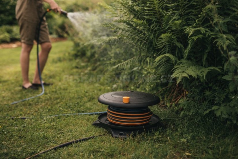 Buben s hadicí L Fiskars Solid 1/2" dosah 31,5 m