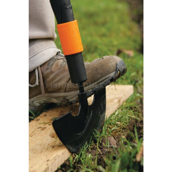 Nůž na okraje trávníků Fiskars QuikFit