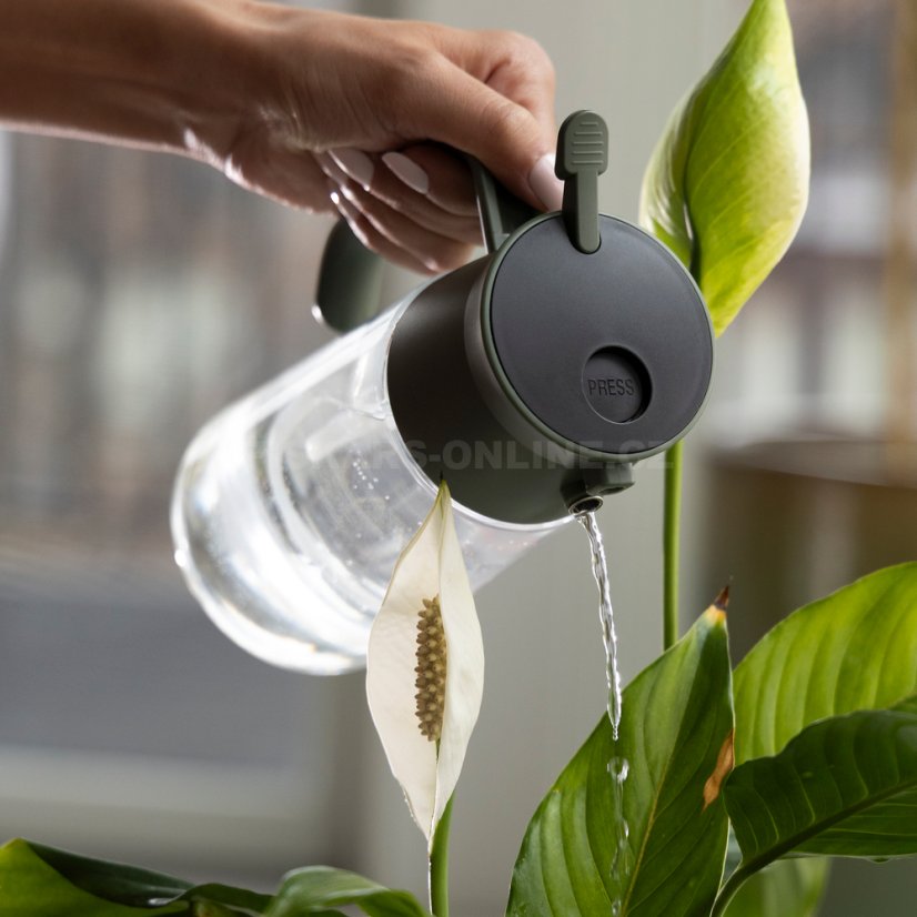 Karafa na zalévání a vlhčení