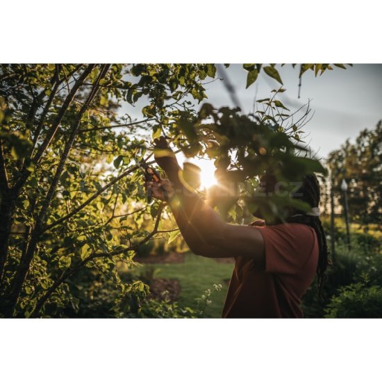 Dvoučepelové zahradní nůžky Fiskars Plus P541