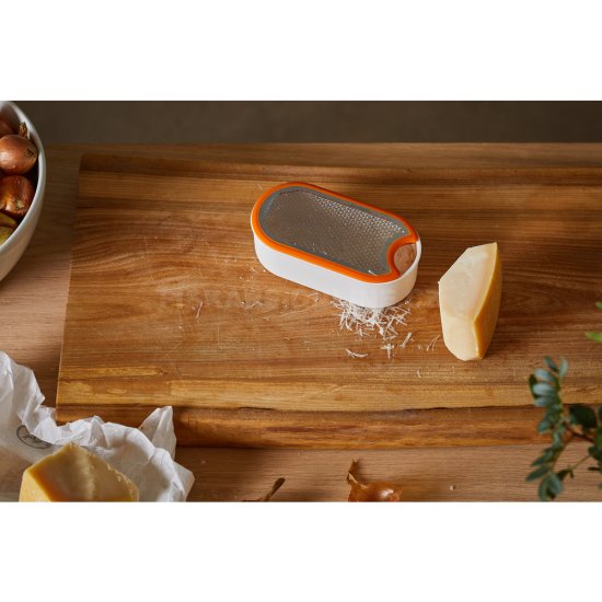 Struhadlo s miskou Fiskars Functional Form