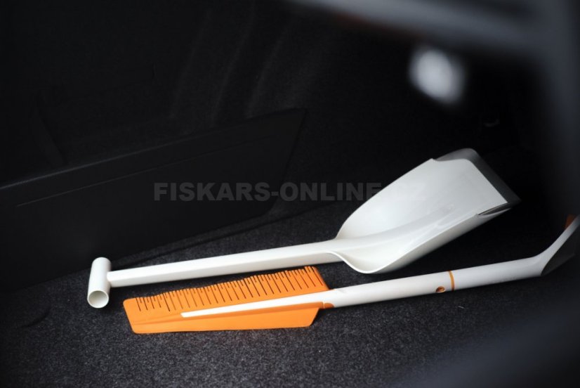 Škrabka na led do auta se smetáčkem Fiskars