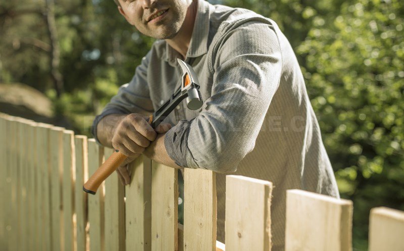 Kladivo Fiskars tesařské L