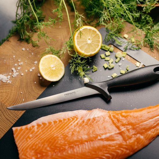 Filetovací nôž Fiskars Essential