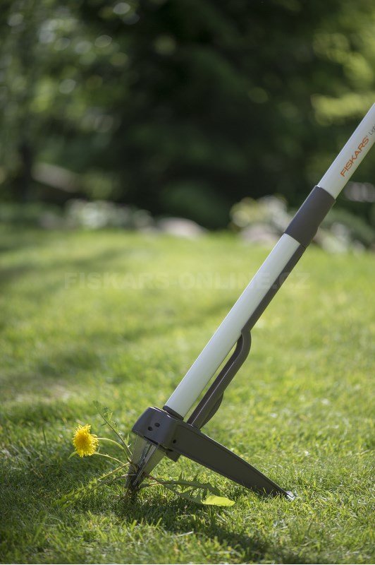 Lehký vytrhávač plevele Fiskars