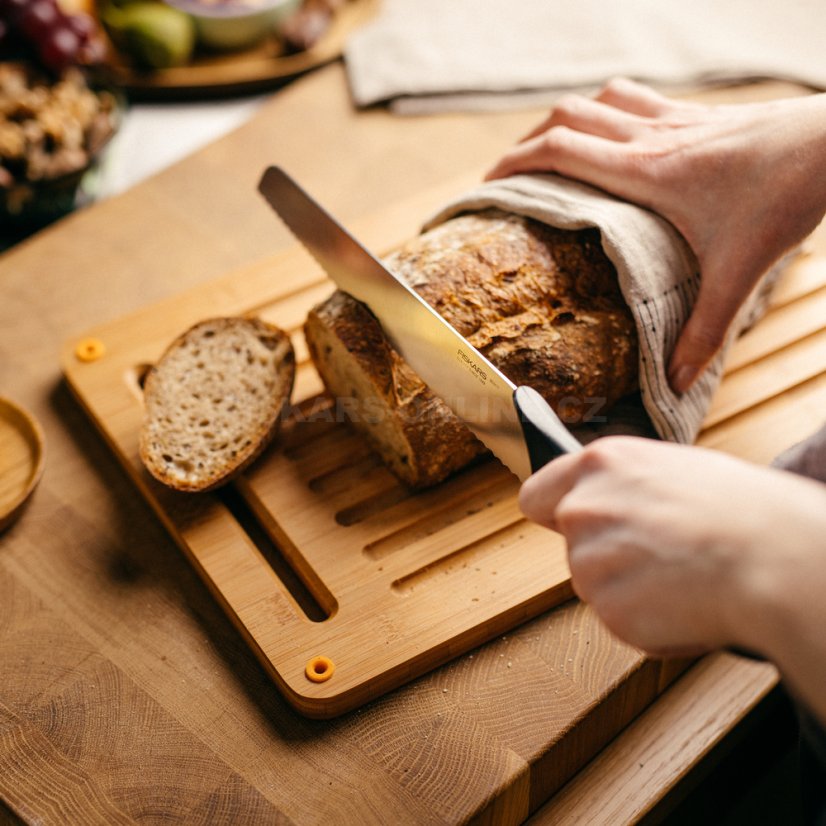 Nůž na chléb a pečivo Fiskars Essential