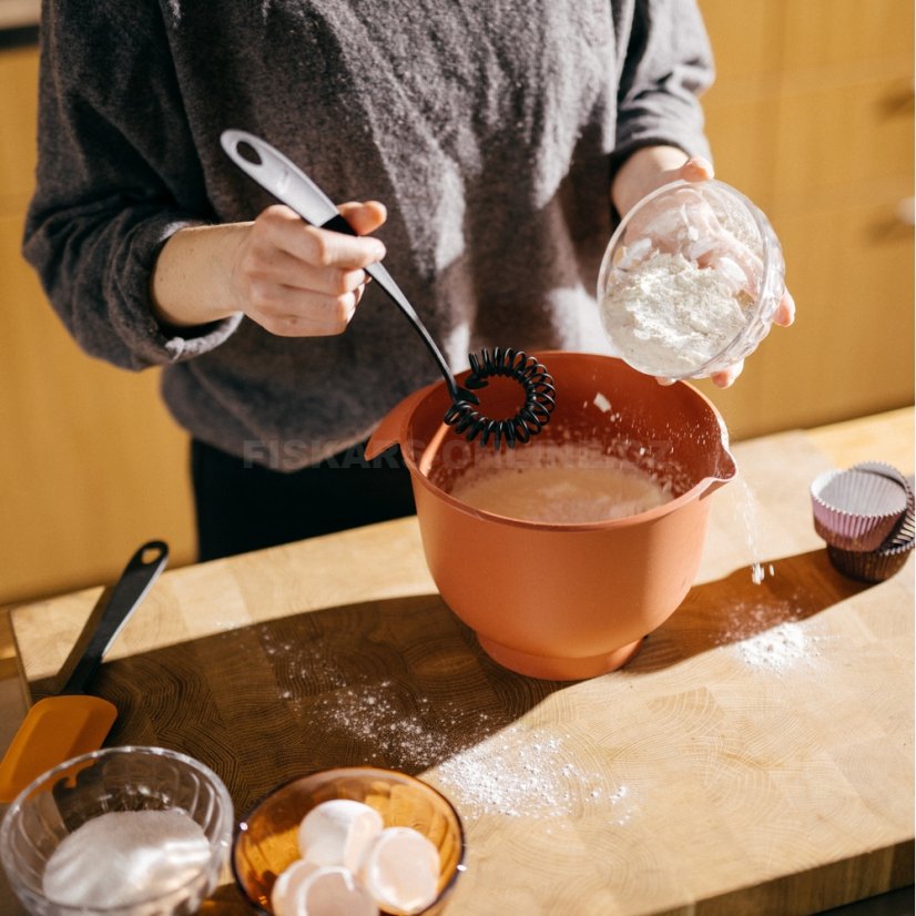 Spirálová metla Fiskars Essential