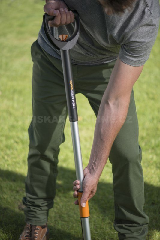 Vytrhávač plevele Fiskars SmartFit 1020125-1