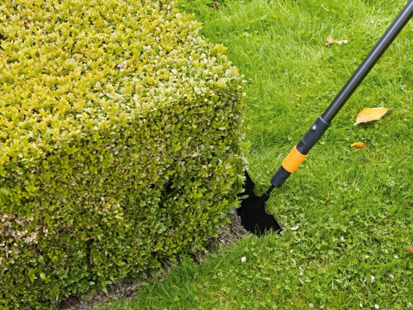 Nůž na okraje trávníků Fiskars QuikFit