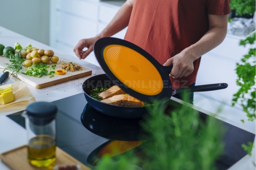 Poklička na pánev Fiskars 1027305