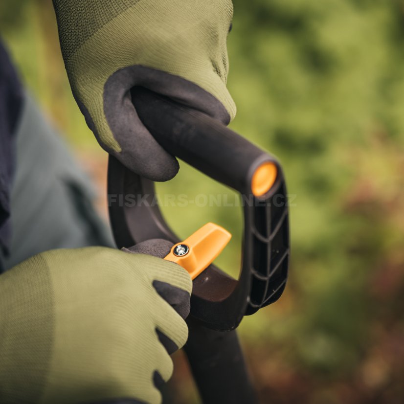Teleskopický rovný rýč Fiskars Xact