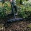 Hrábě univerzální s násadou Fiskars Solid