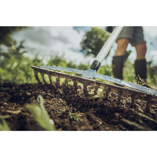 Hrable na hlinu Fiskars Xact™ M