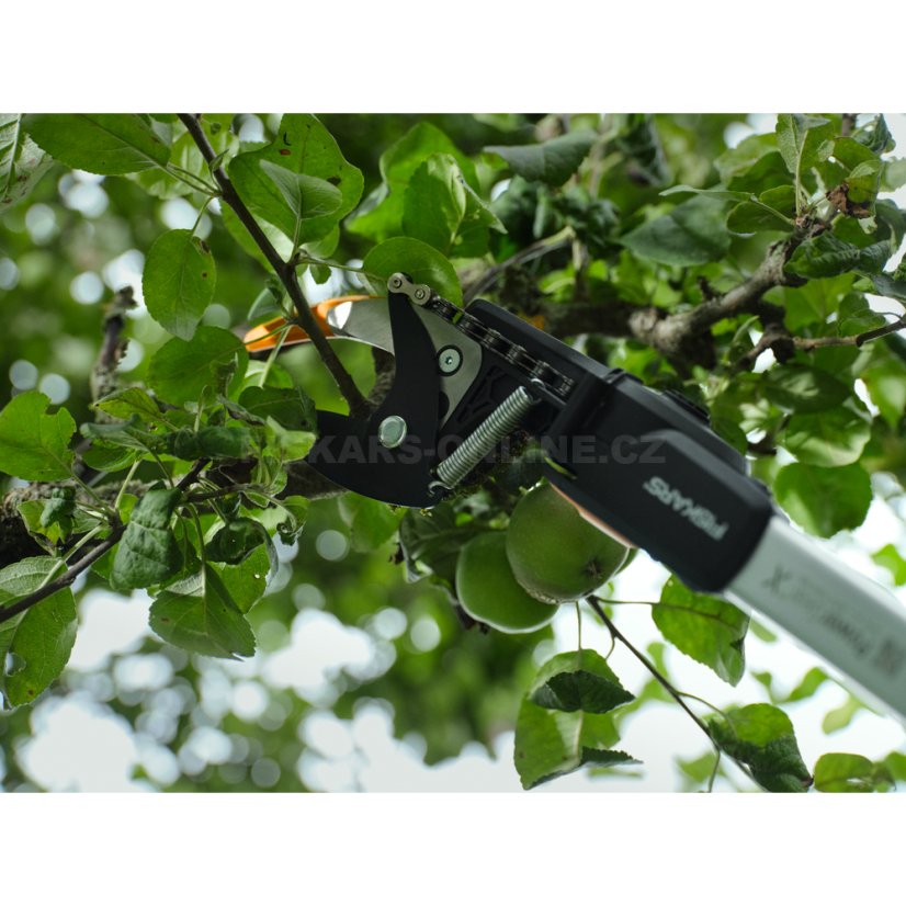 Teleskopické zahradní nůžky Fiskars DualAction UPX96
