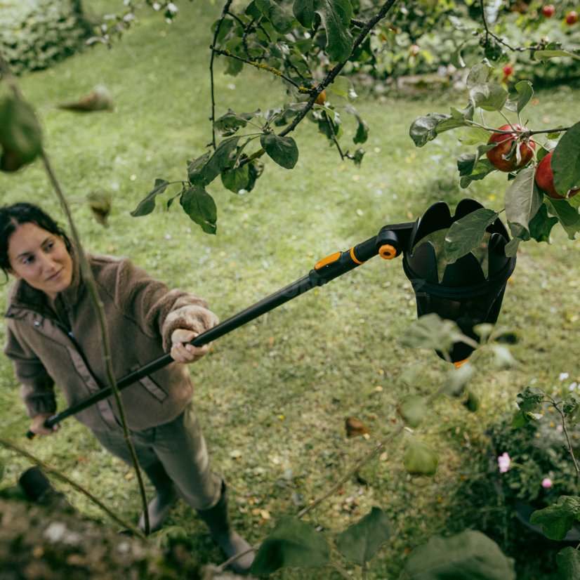 Teleskopická násada Fiskars OneClick M