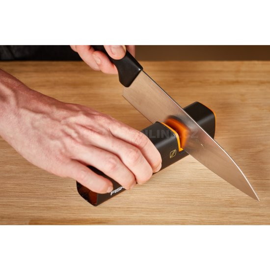 Ostrič nožov Fiskars Roll-Sharp™ Edge