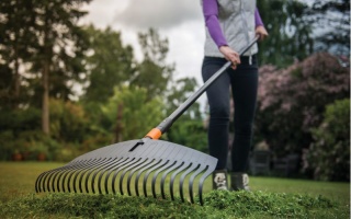 Hrábě na listí Fiskars QuikFit