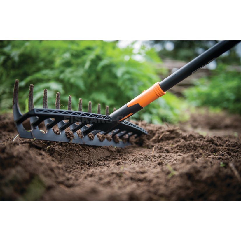 Univerzální hrábě Fiskars QuikFit