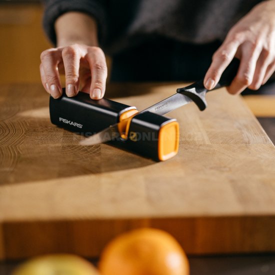 Filetovací nôž Fiskars Essential