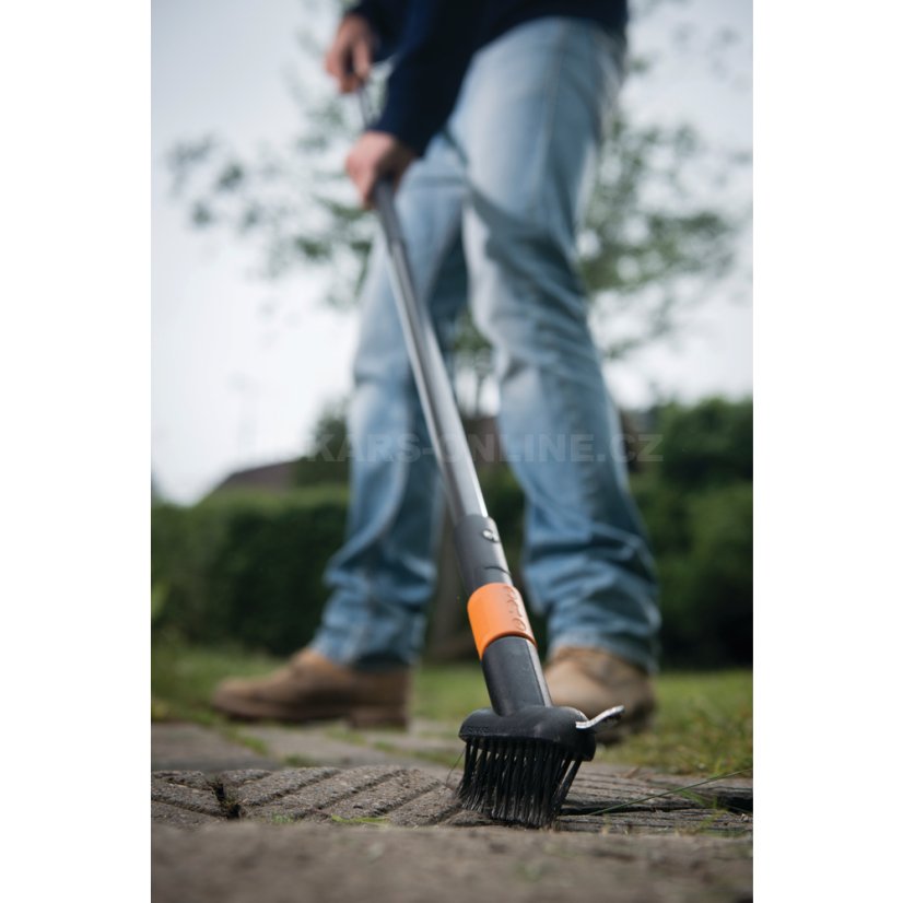Kartáč na dlažbu Fiskars QuikFit