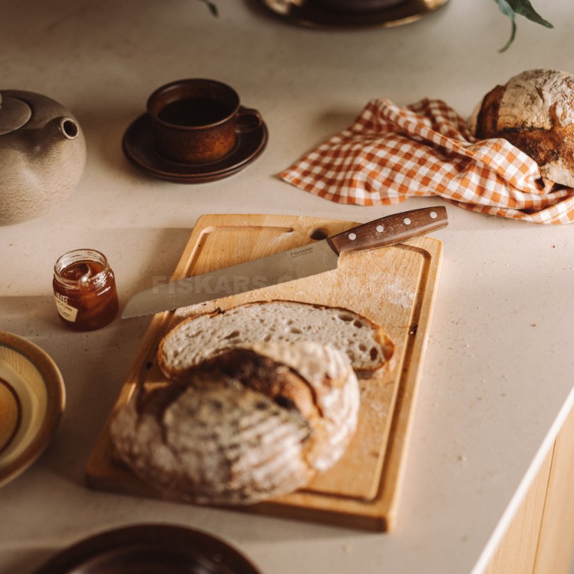 Nůž na pečivo Fiskars Folken