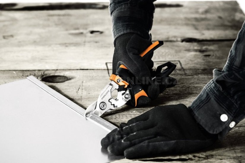 Převodové nůžky na plech Fiskars PowerGear, krátké ostří