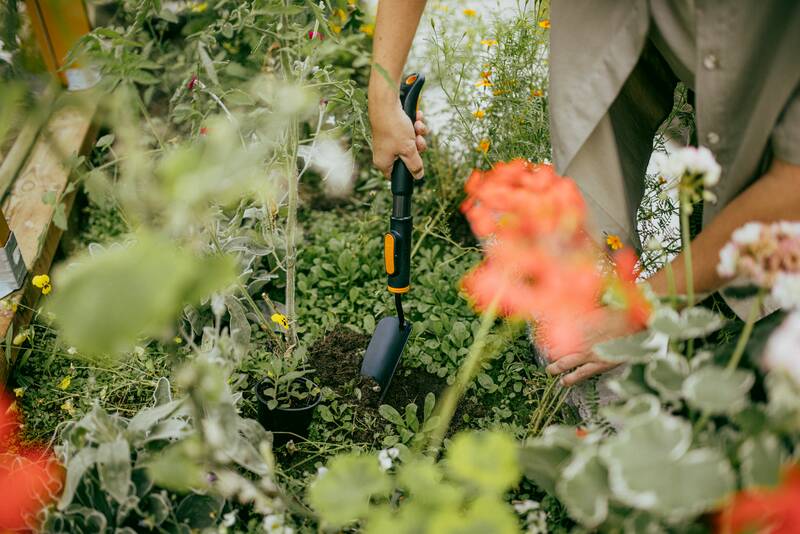 Lopatka Fiskars OneClick