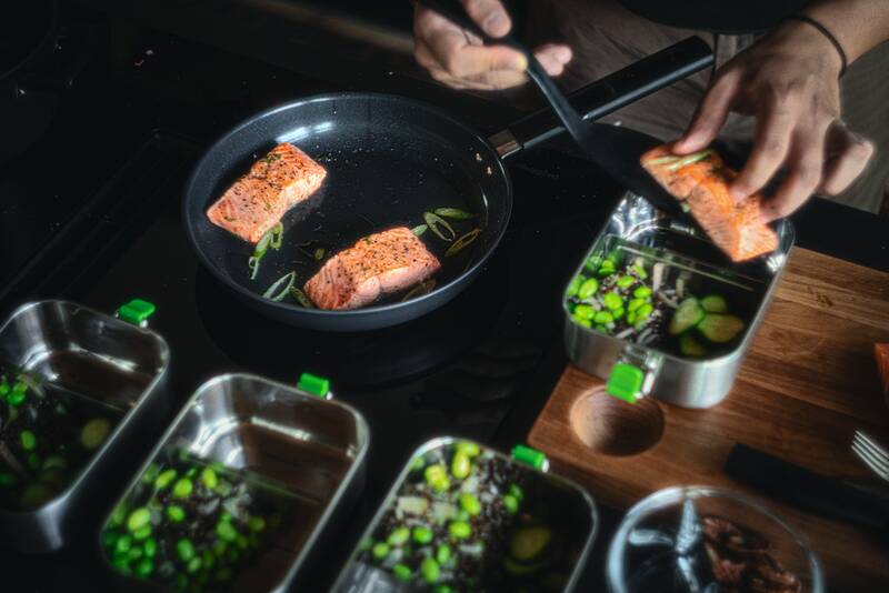 Pánev Fiskars Hard Face 26 cm