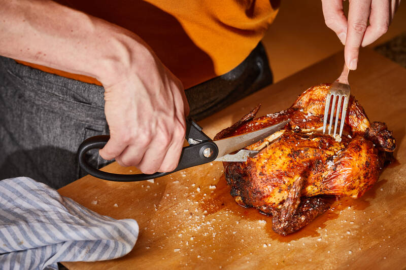 Kuchařské nůžky Fiskars Essential