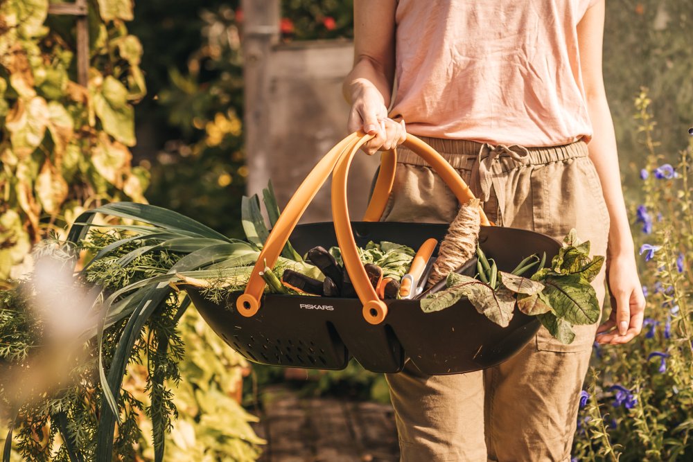 Sklízecí košík Fiskars pro sběr úrody ze zahrady