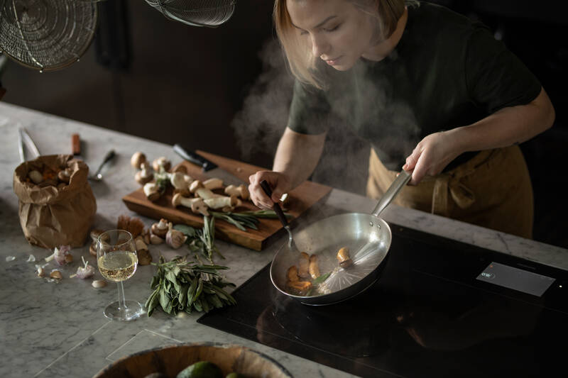 Pánev Fiskars All Steel Pure 24 cm