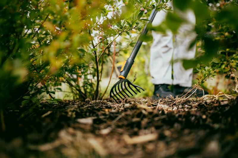 Úzké hrábě Fiskars OneClick