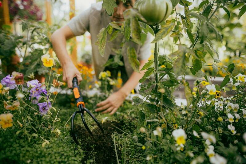 Úzký kultivátor Fiskars OneClick