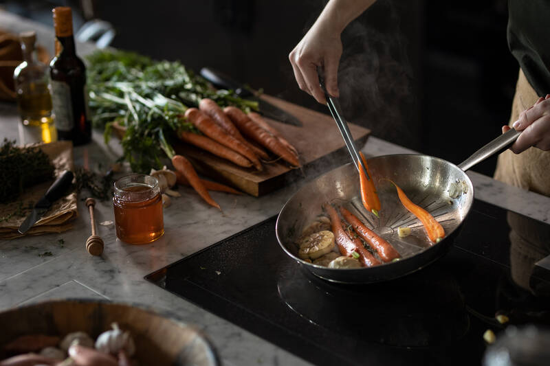 Pánev Fiskars All Steel Pure 24 cm