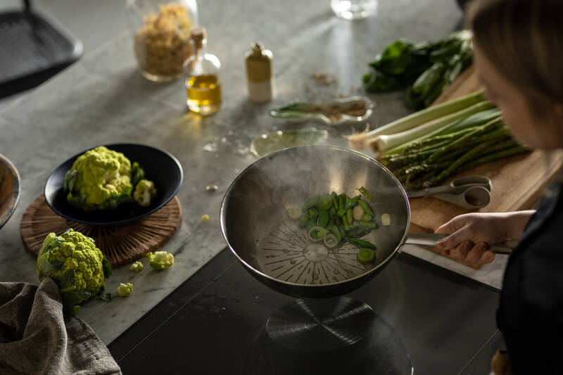 Pánev Fiskars All Steel Pure 24 cm