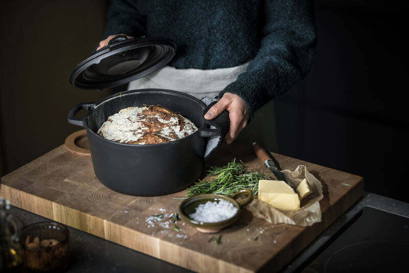 Litinová pánev Fiskars Norden 26 cm