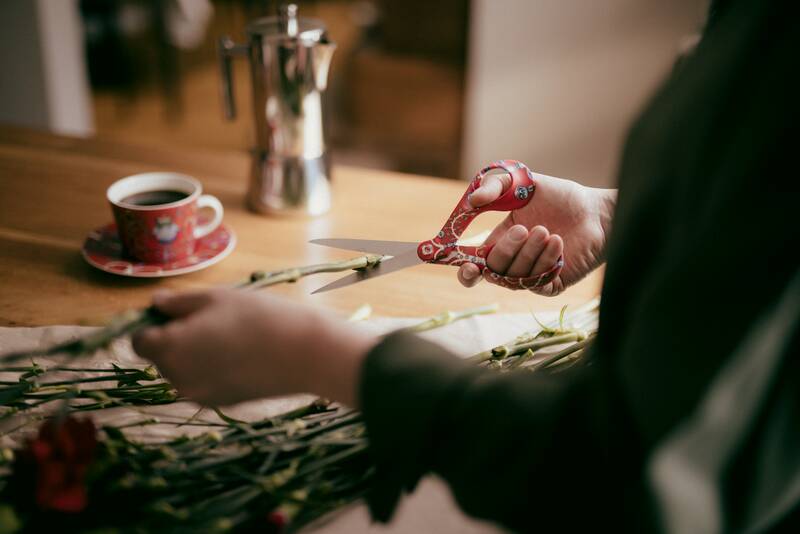 Univerzální nůžky Fiskars FXI Taika bílé
