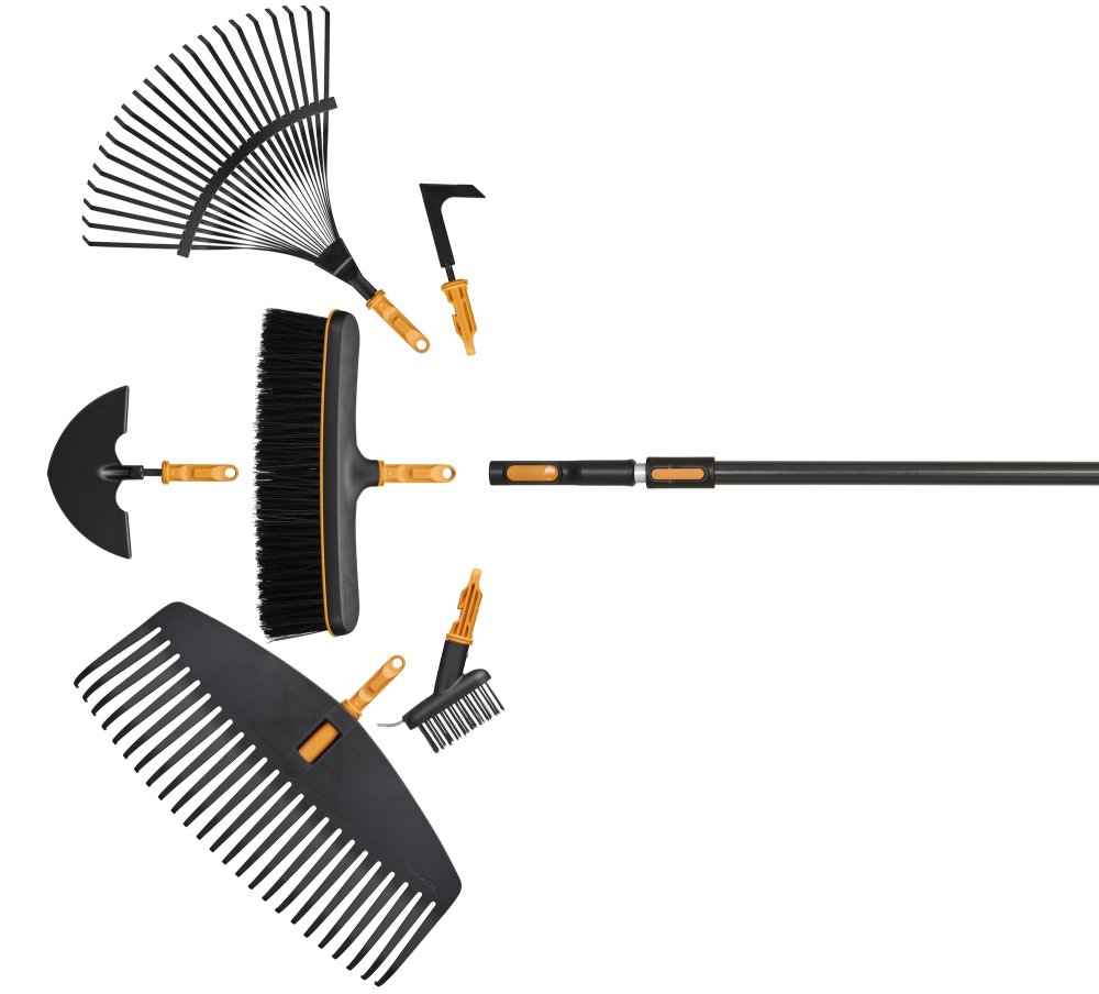 Fiskars OneClick hrábě a košťata pro čištění zahrady