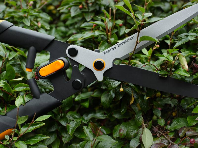 Nůžky na živý plot Fiskars DualAction HSX96