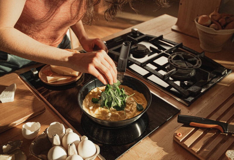 Pánev na smažení Fiskars Functional Form 20 cm