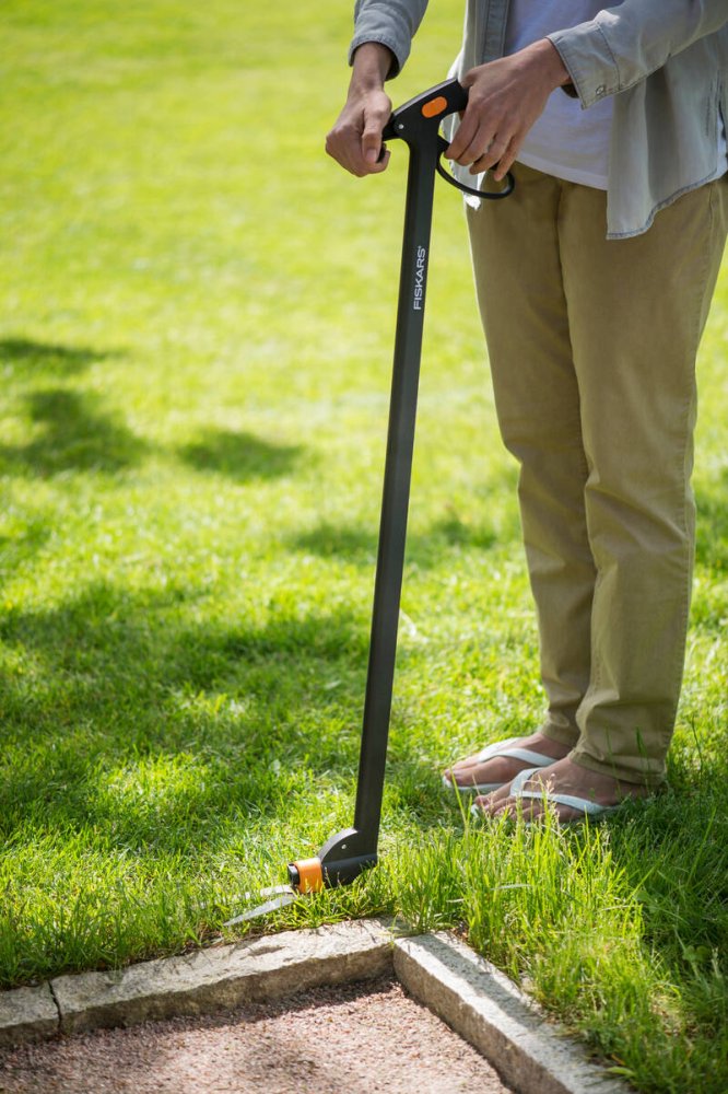 Dlouhé nůžky na trávu Fiskars Servo GS46