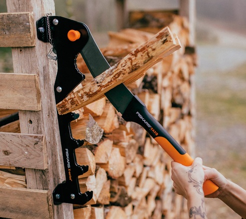 Nástěnný štípač na dřevo Fiskars