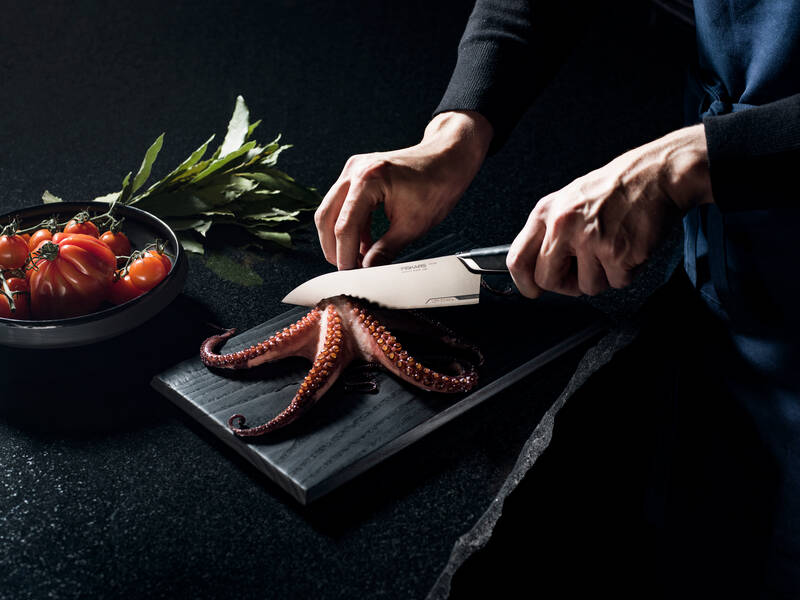 Střední kuchařský nůž Fiskars Taiten